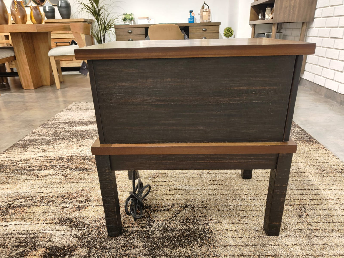 T892-7 - END TABLE - BSK