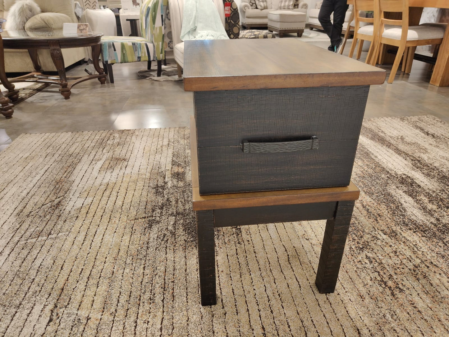 T892-7 - END TABLE - BSK