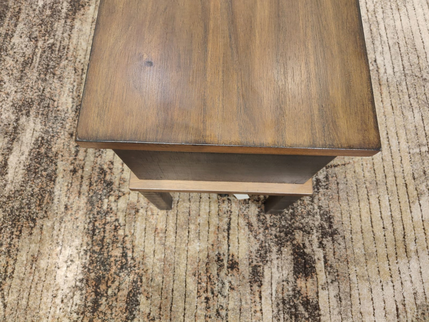 T892-7 - END TABLE - BSK