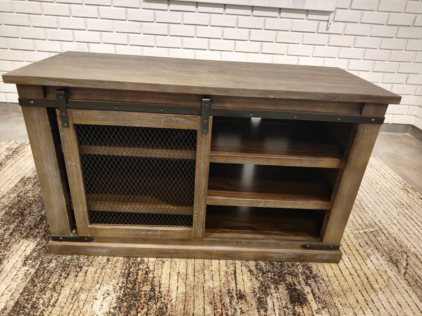 W556-28 - TV UNIT - BSK