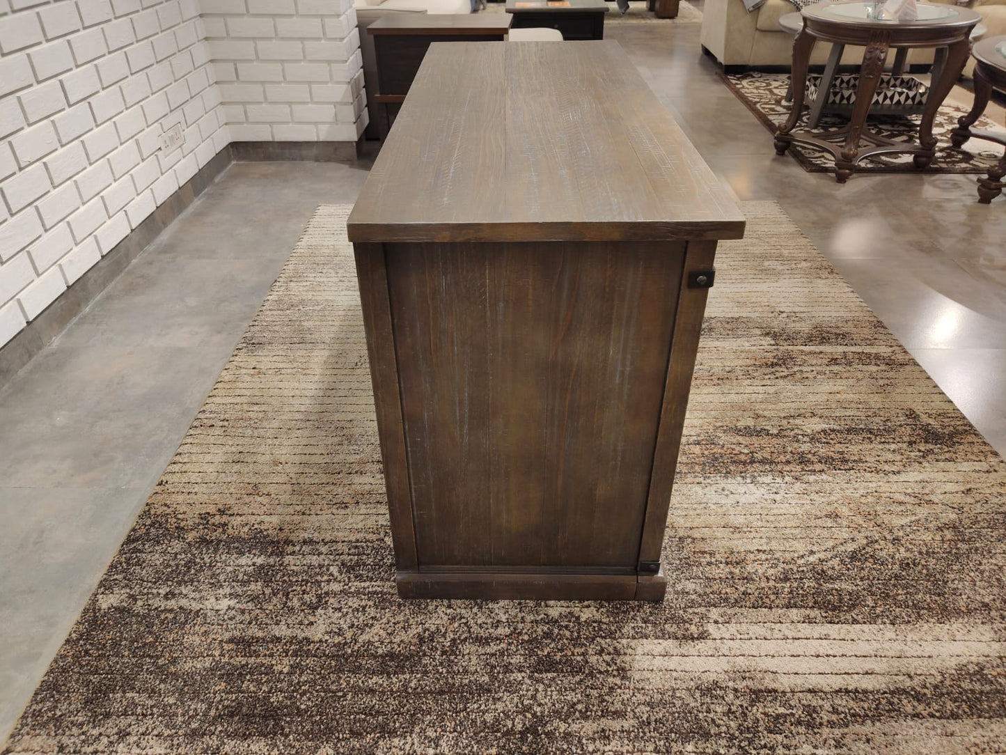 W556-28 - TV UNIT - BSK