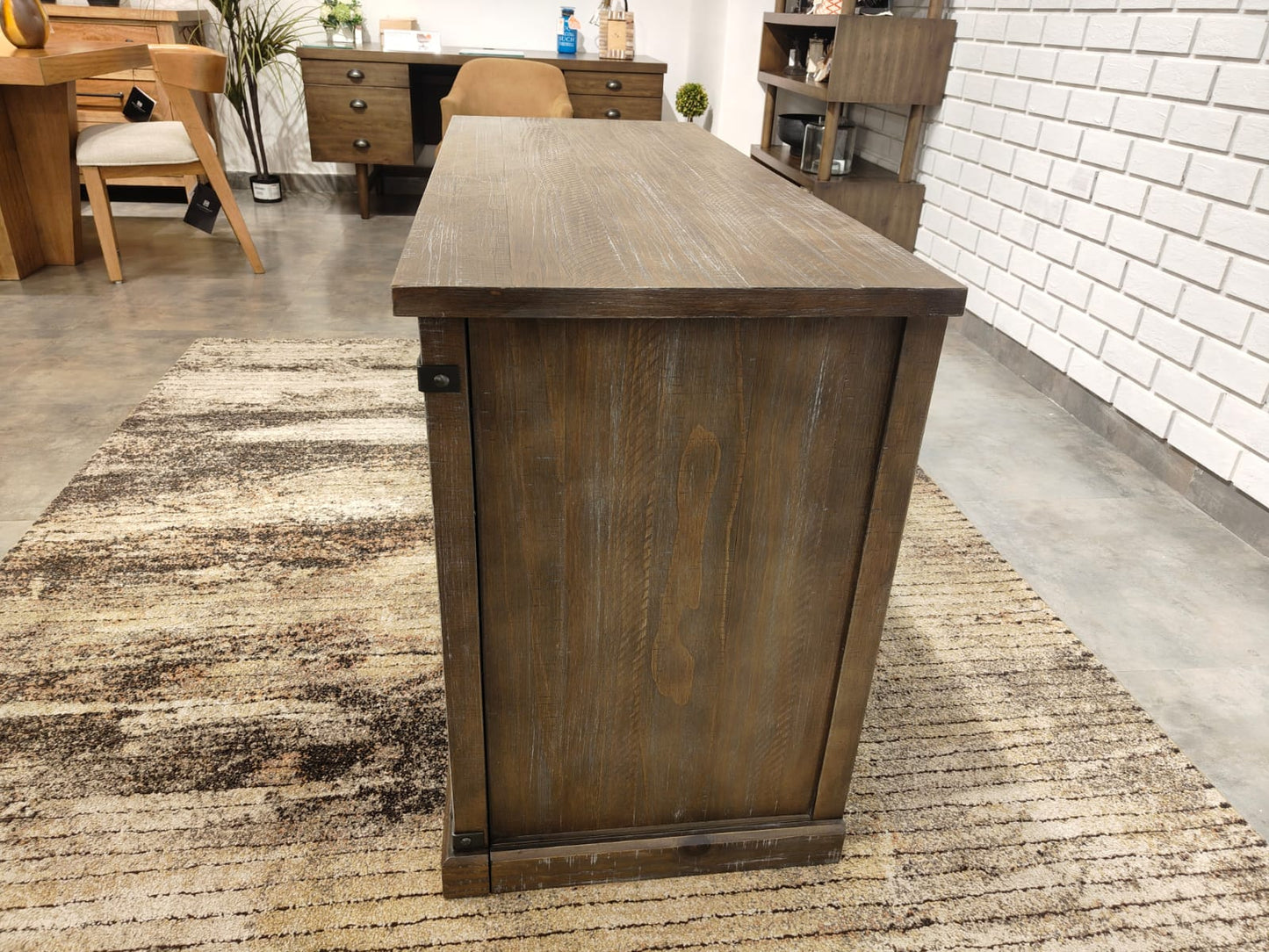 W556-28 - TV UNIT - BSK