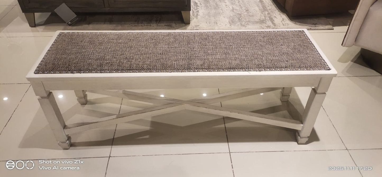 D647-00 - DINING BENCH - BH