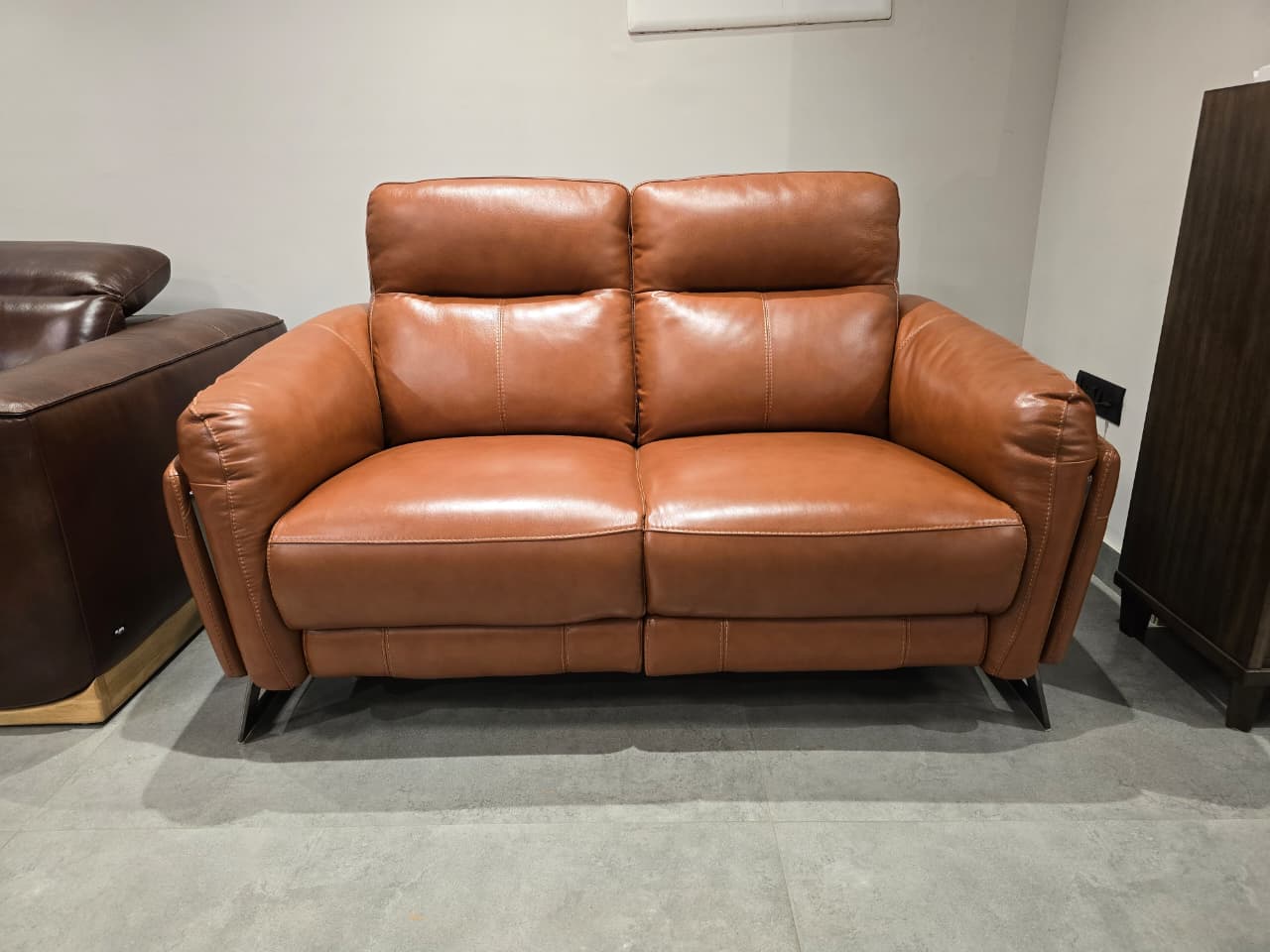 RS-12425 - 2 SEATER RECLINER(ELECTRIC) - OUTLET