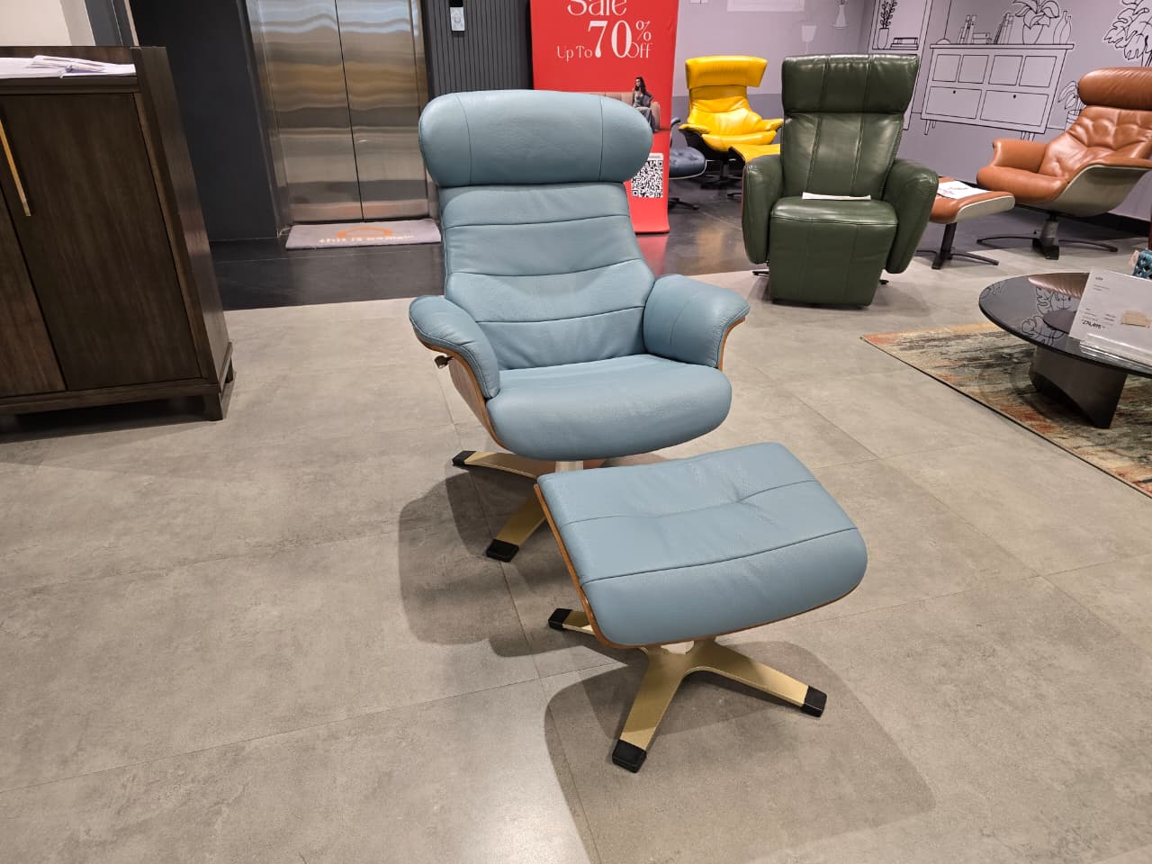 A928 - CHAIR+OTTOMAN - OUTLET