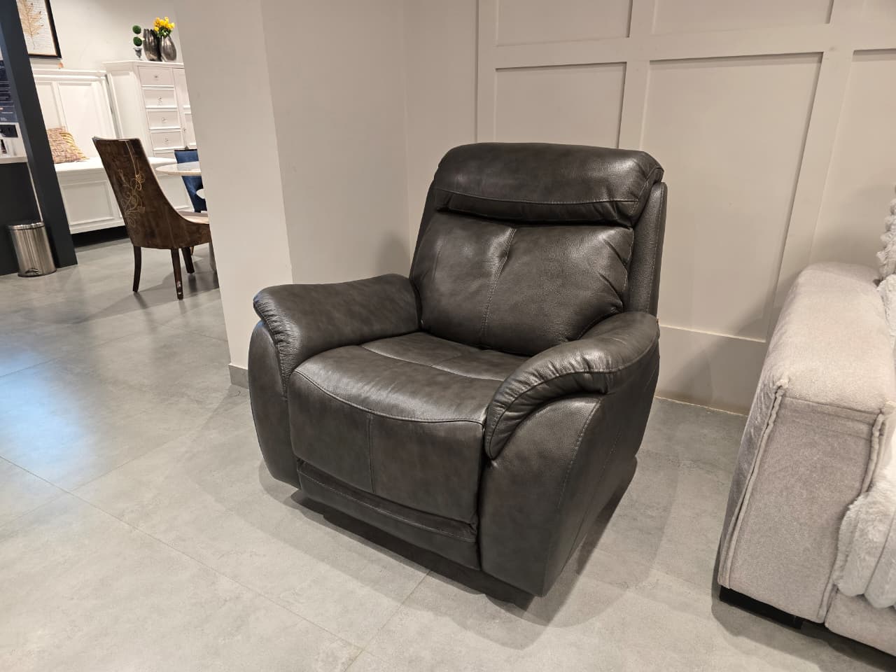 KM.167H - 1 SEATER RECLINER(ELECTRIC) - OUTLET