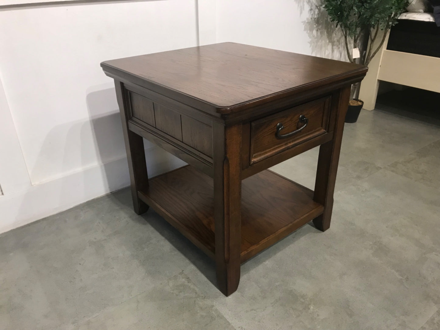 T478-3 - END TABLE - BTM