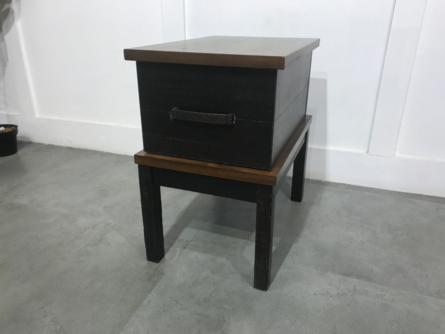 T892-7 - SIDE TABLE - BTM