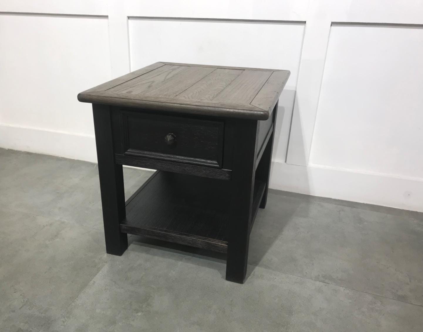T736-3 - END TABLE - BTM