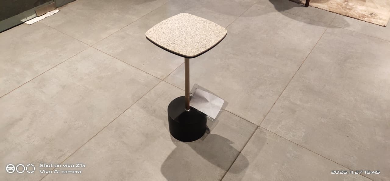 EN18094B - SIDE TABLE - BH