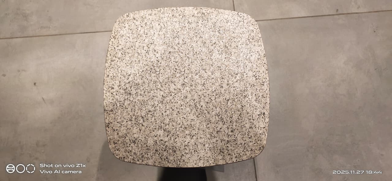 EN18094B - SIDE TABLE - BH