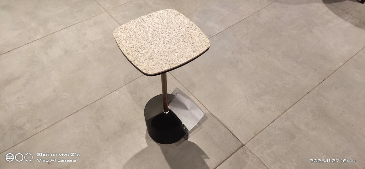 EN18094B - SIDE TABLE - BH