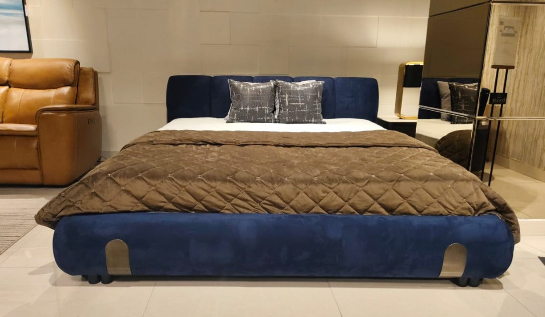 A2082 - KING STORAGE BED - GB