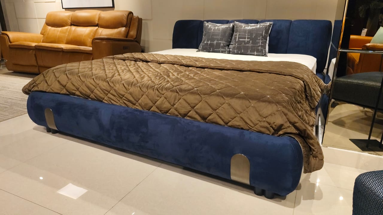 A2082 - KING STORAGE BED - GB