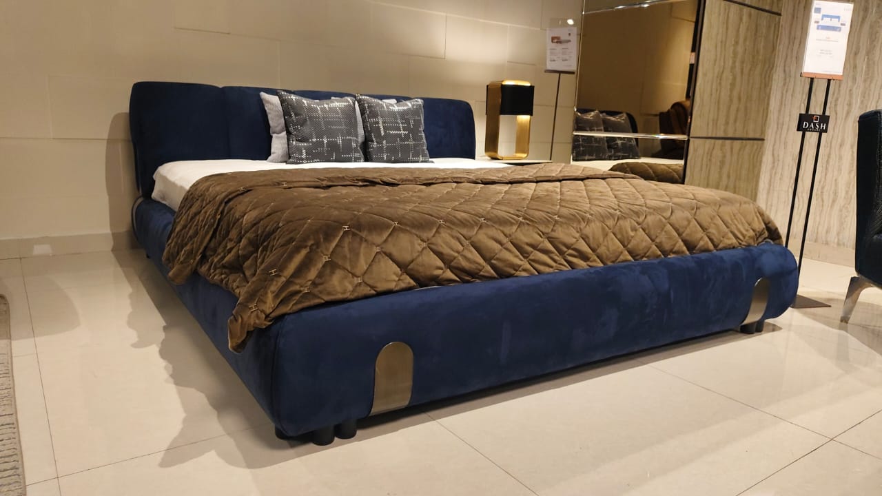 A2082 - KING STORAGE BED - GB