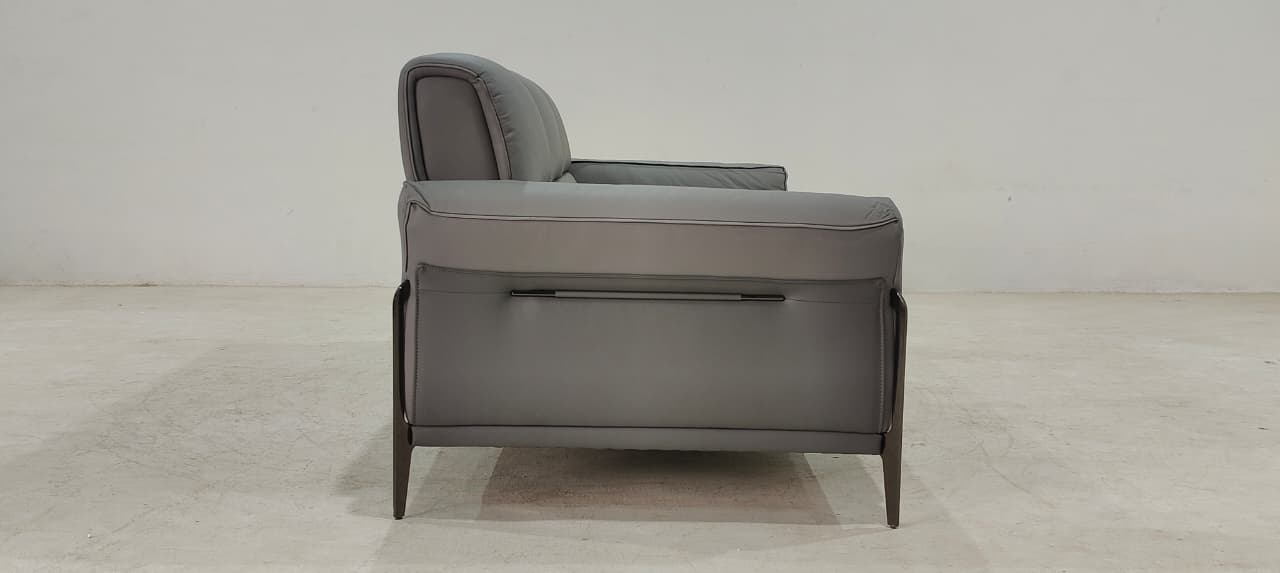 8181(1) - 3 SEATER - BLR WH