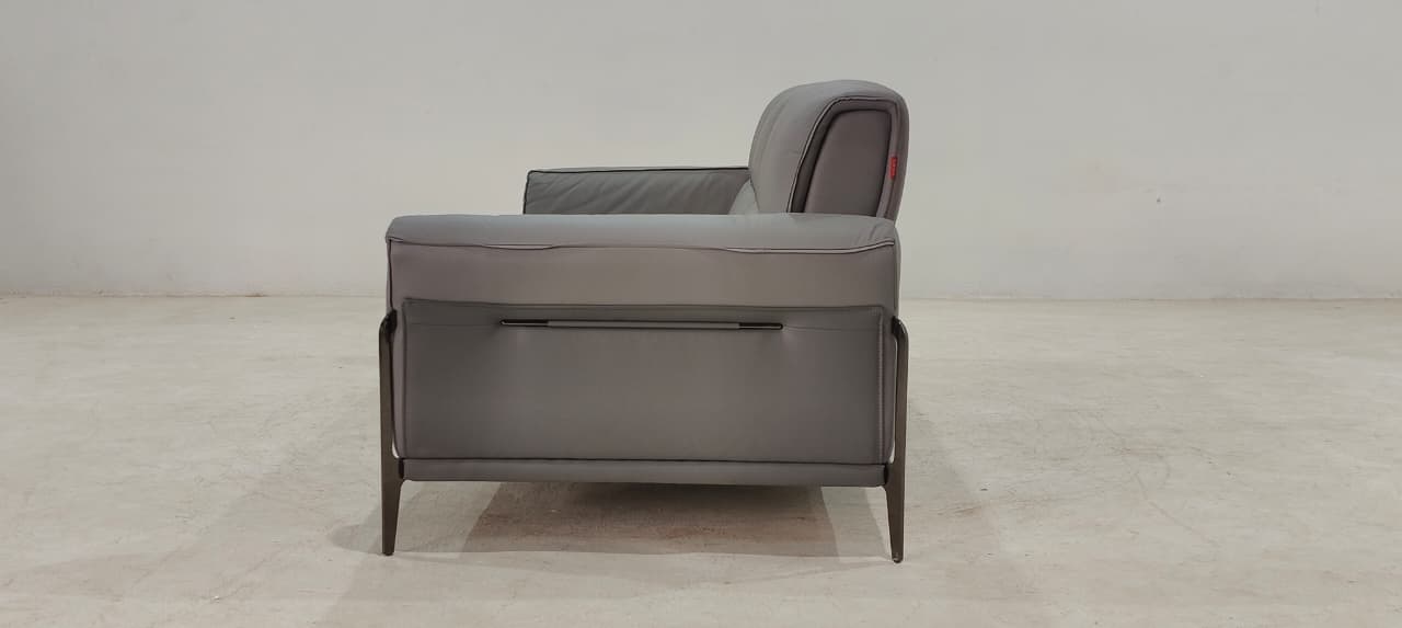 8181(1) - 3 SEATER - BLR WH
