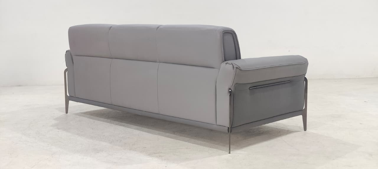 8181(1) - 3 SEATER - BLR WH