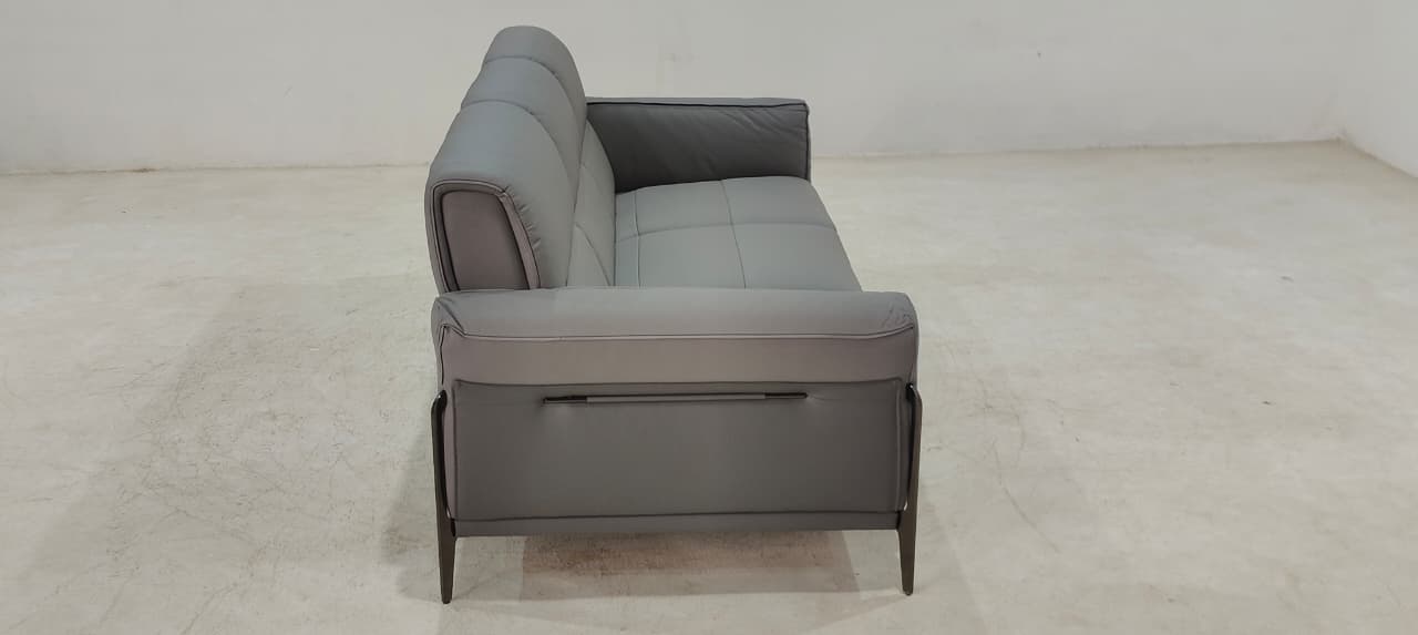 8181(1) - 3 SEATER - BLR WH
