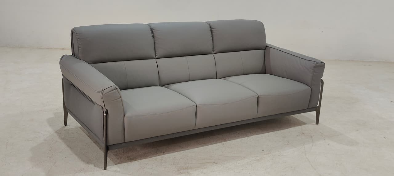 8181(1) - 3 SEATER - BLR WH