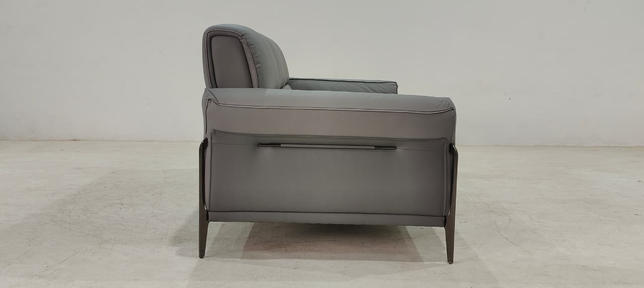 8181(1) - 3 SEATER - BLR WH