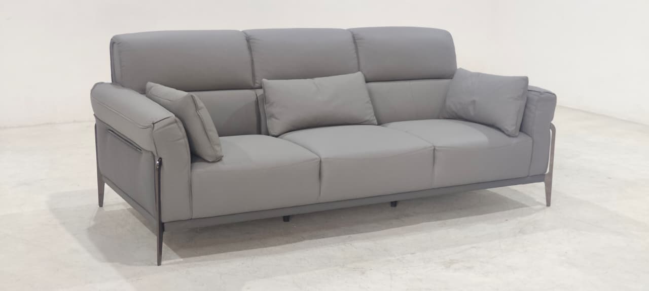 8181(1) - 3 SEATER - BLR WH