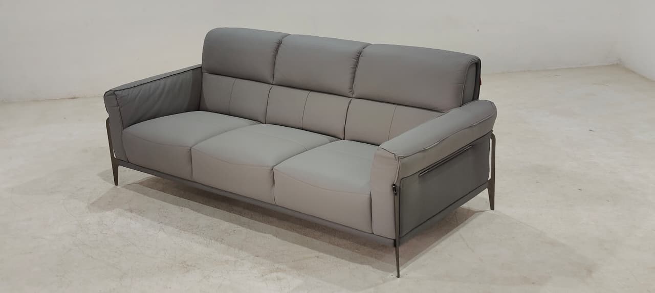 8181(1) - 3 SEATER - BLR WH