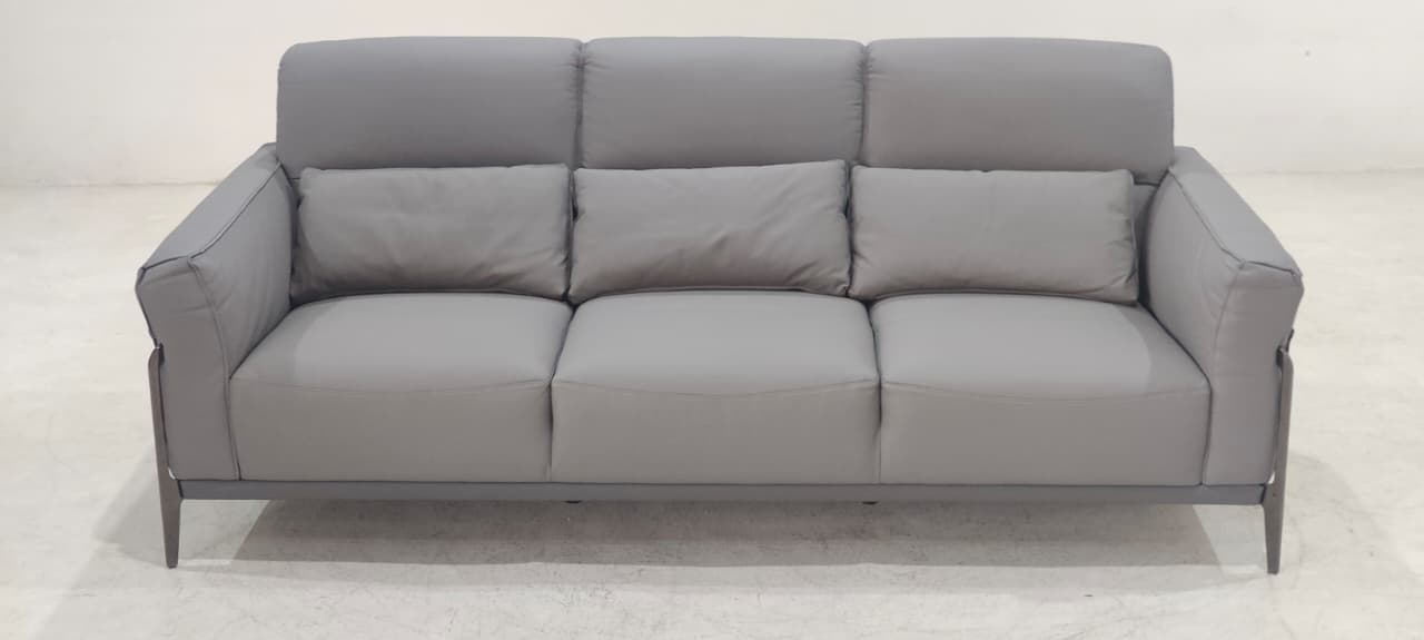 8181(1) - 3 SEATER - BLR WH
