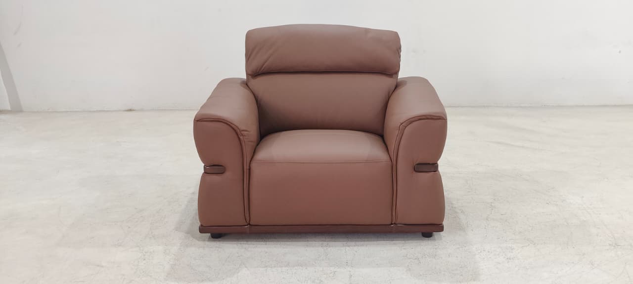 8207(4) - 1 SEATER - BLR WH