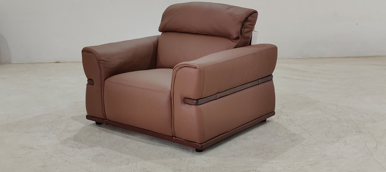 8207(4) - 1 SEATER - BLR WH