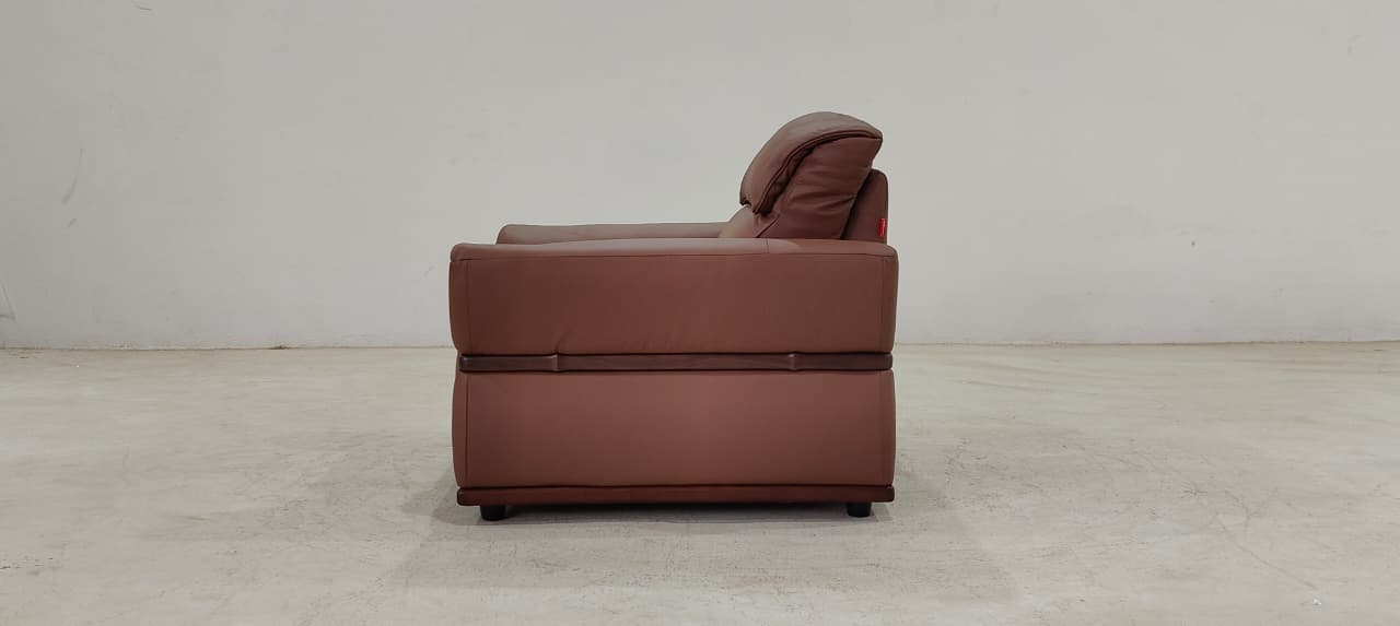 8207(4) - 1 SEATER - BLR WH