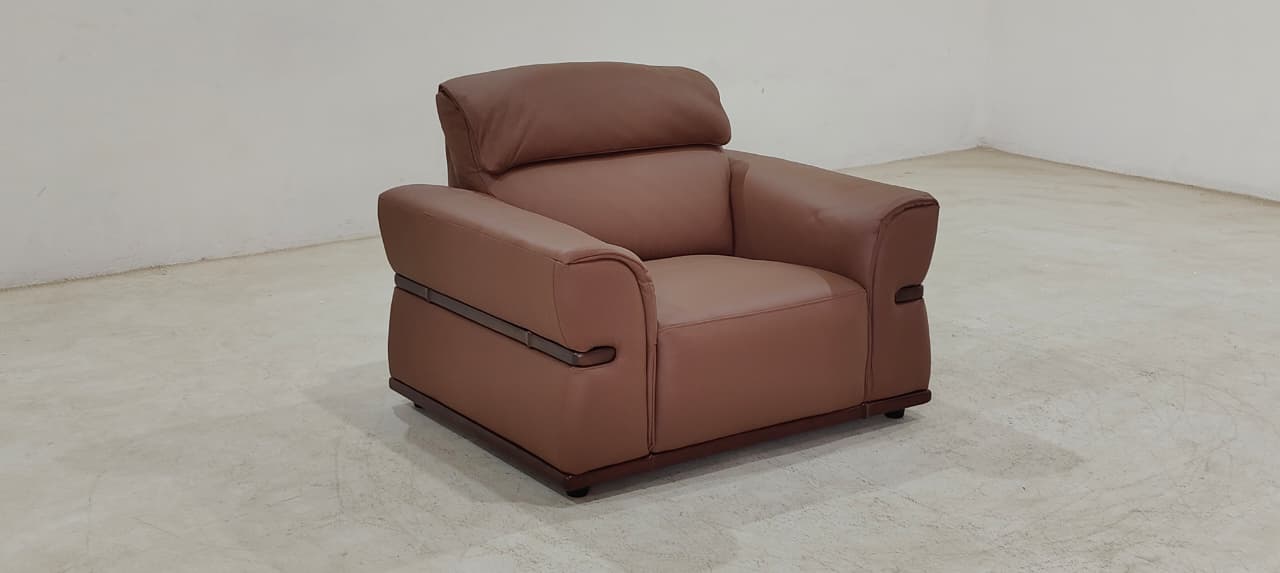 8207(4) - 1 SEATER - BLR WH