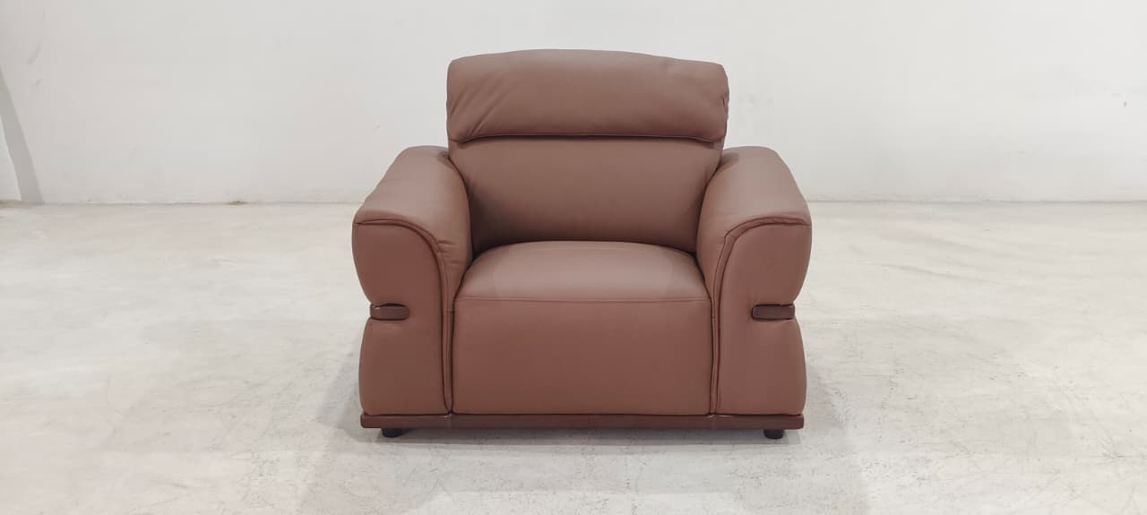 8207(4) - 1 SEATER - BLR WH