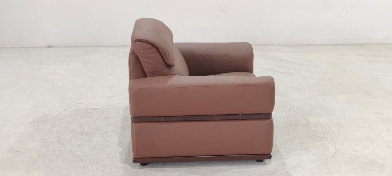 8207(4) - 1 SEATER - BLR WH