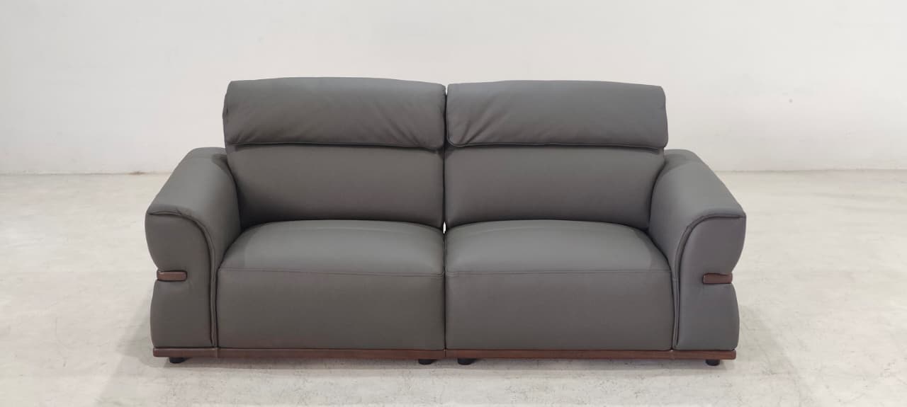 8207(2) - 2.5 SEATER - BLR WH