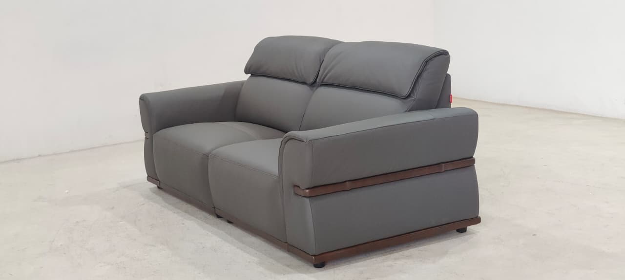 8207(2) - 2.5 SEATER - BLR WH