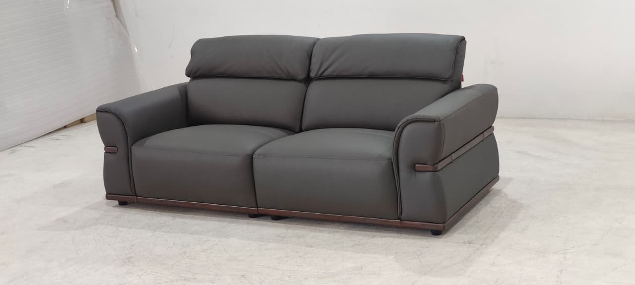 8207(2) - 2.5 SEATER - BLR WH