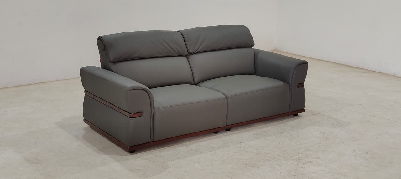 8207(2) - 2.5 SEATER - BLR WH