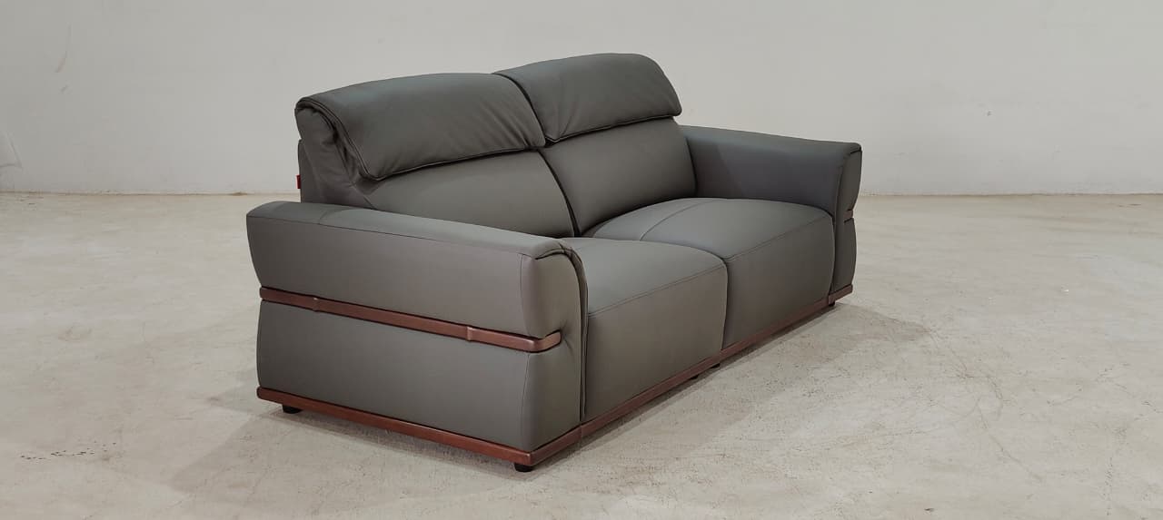 8207(2) - 2.5 SEATER - BLR WH
