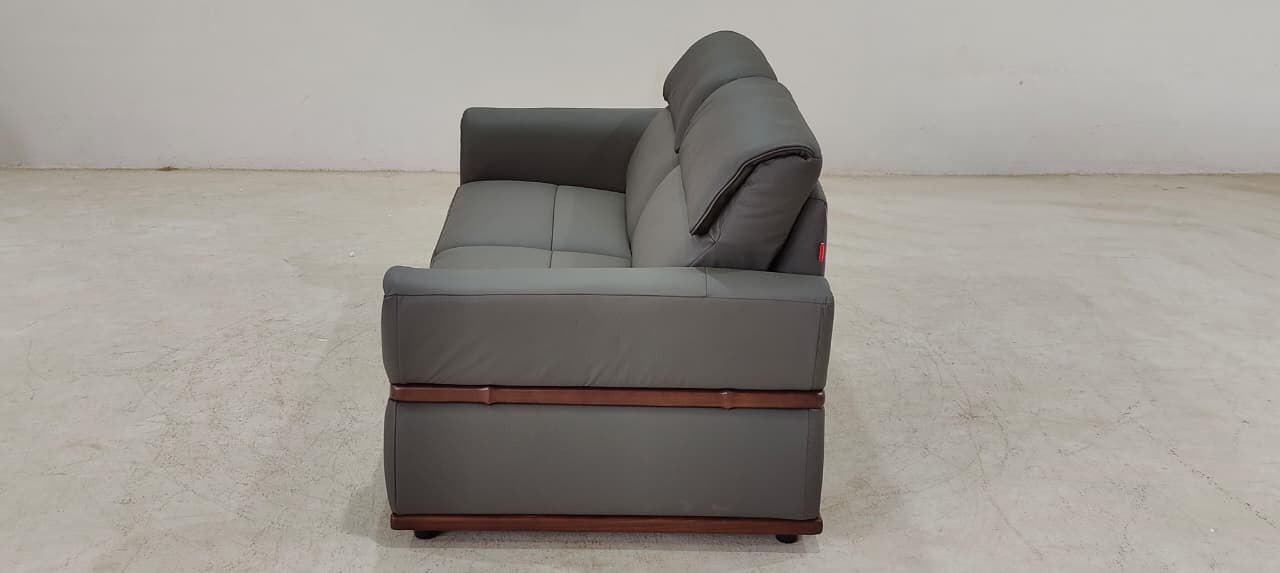 8207(2) - 2.5 SEATER - BLR WH
