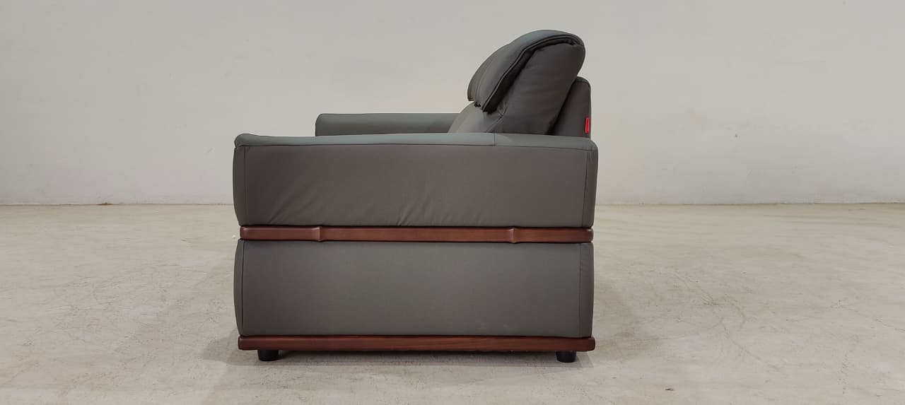 8207(2) - 2.5 SEATER - BLR WH