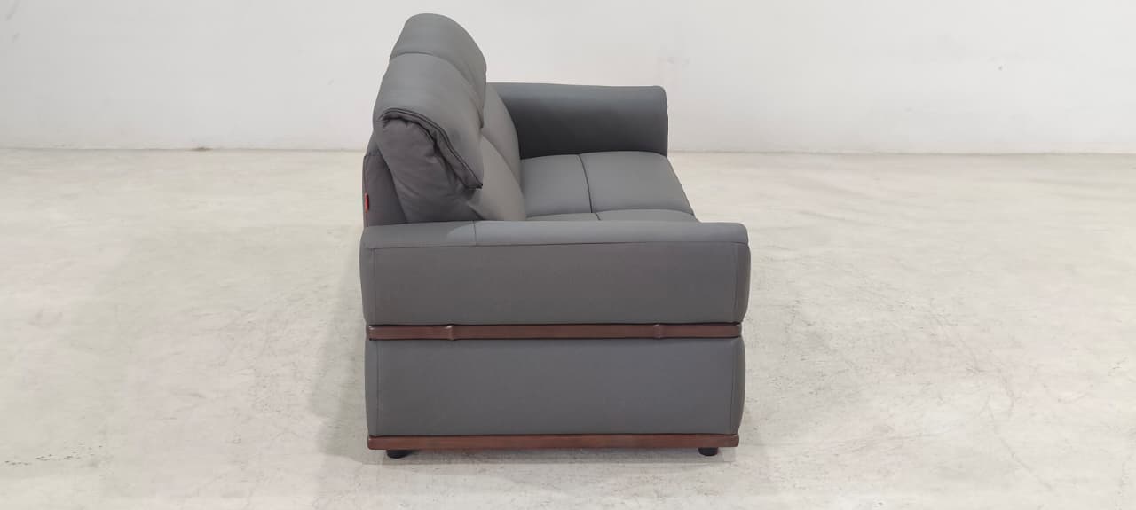 8207(2) - 2.5 SEATER - BLR WH