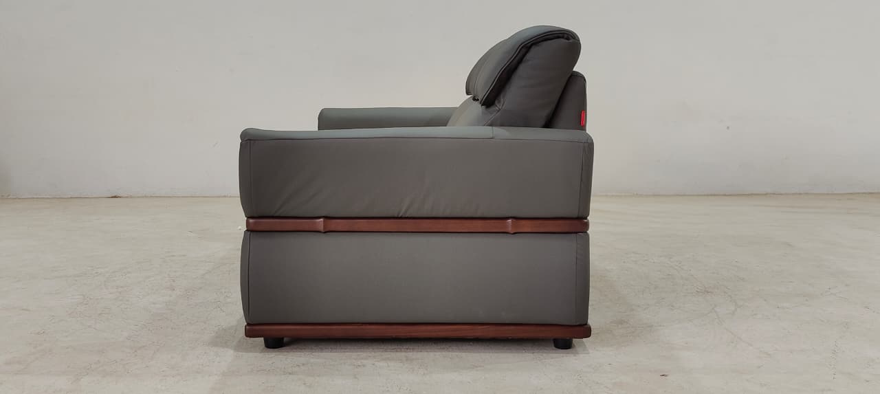 8207(2) - 2.5 SEATER - BLR WH