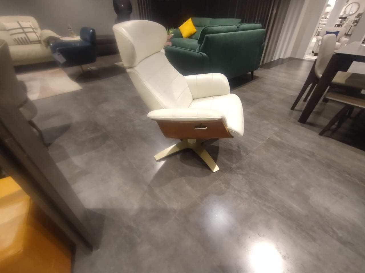 A928 - CHAIR - STJ