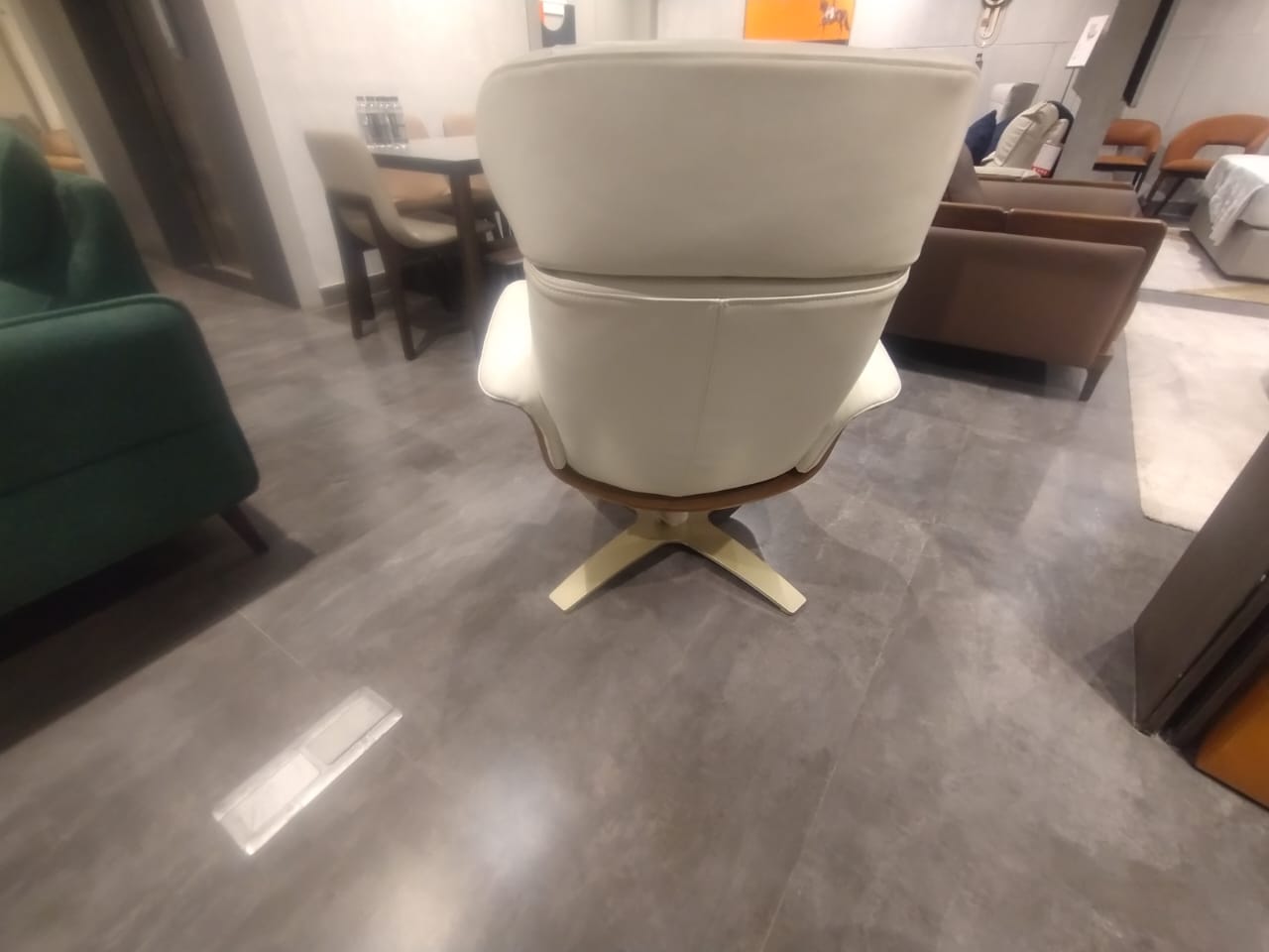 A928 - CHAIR - STJ