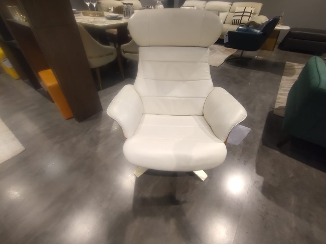 A928 - CHAIR - STJ