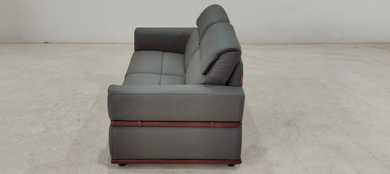 8207(3) - 3 SEATER - BLR WH