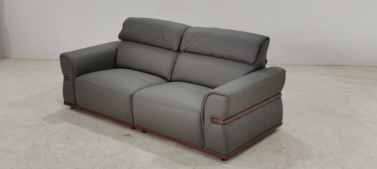 8207(3) - 3 SEATER - BLR WH