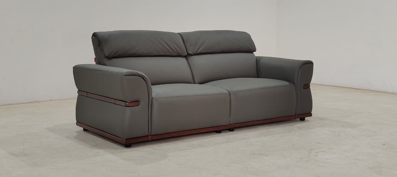 8207(3) - 3 SEATER - BLR WH