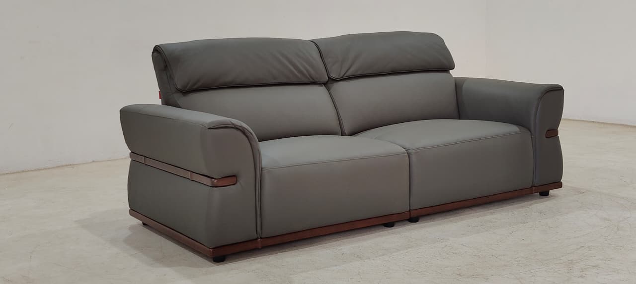 8207(3) - 3 SEATER - BLR WH